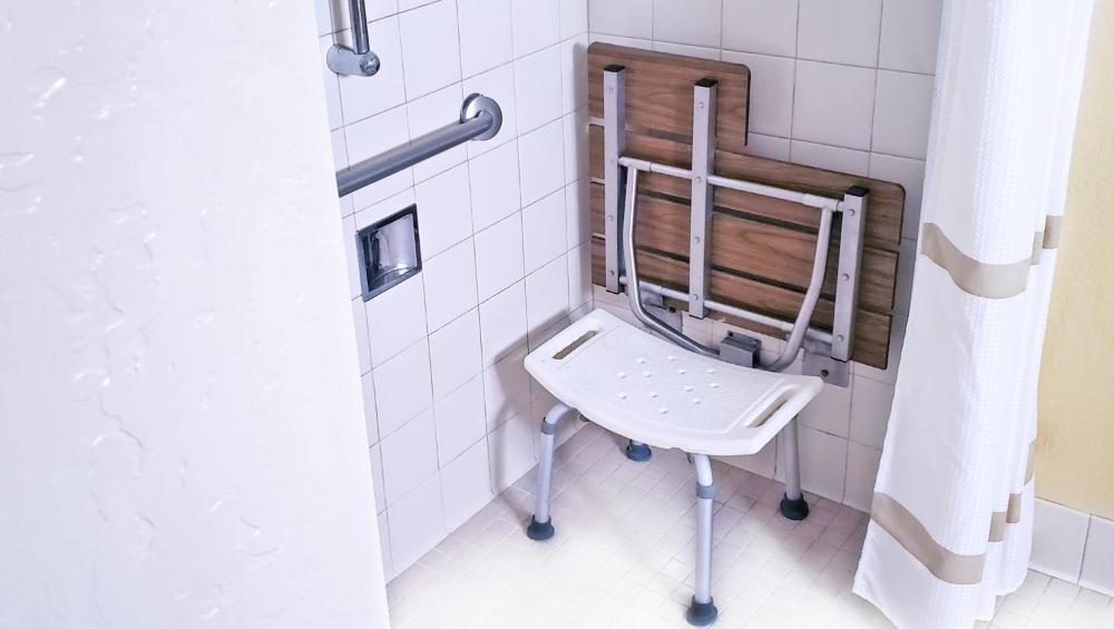King Room - Disability Access at Pacific Heights Inn By Magnuson Worldwide, photo 2